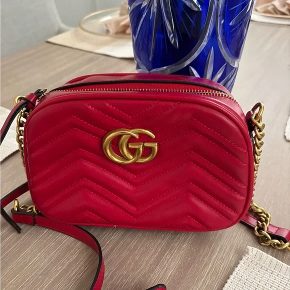 Gucci Red and Gold Crossbody Bag with Chevron Quilting - Picture 2 of 7
